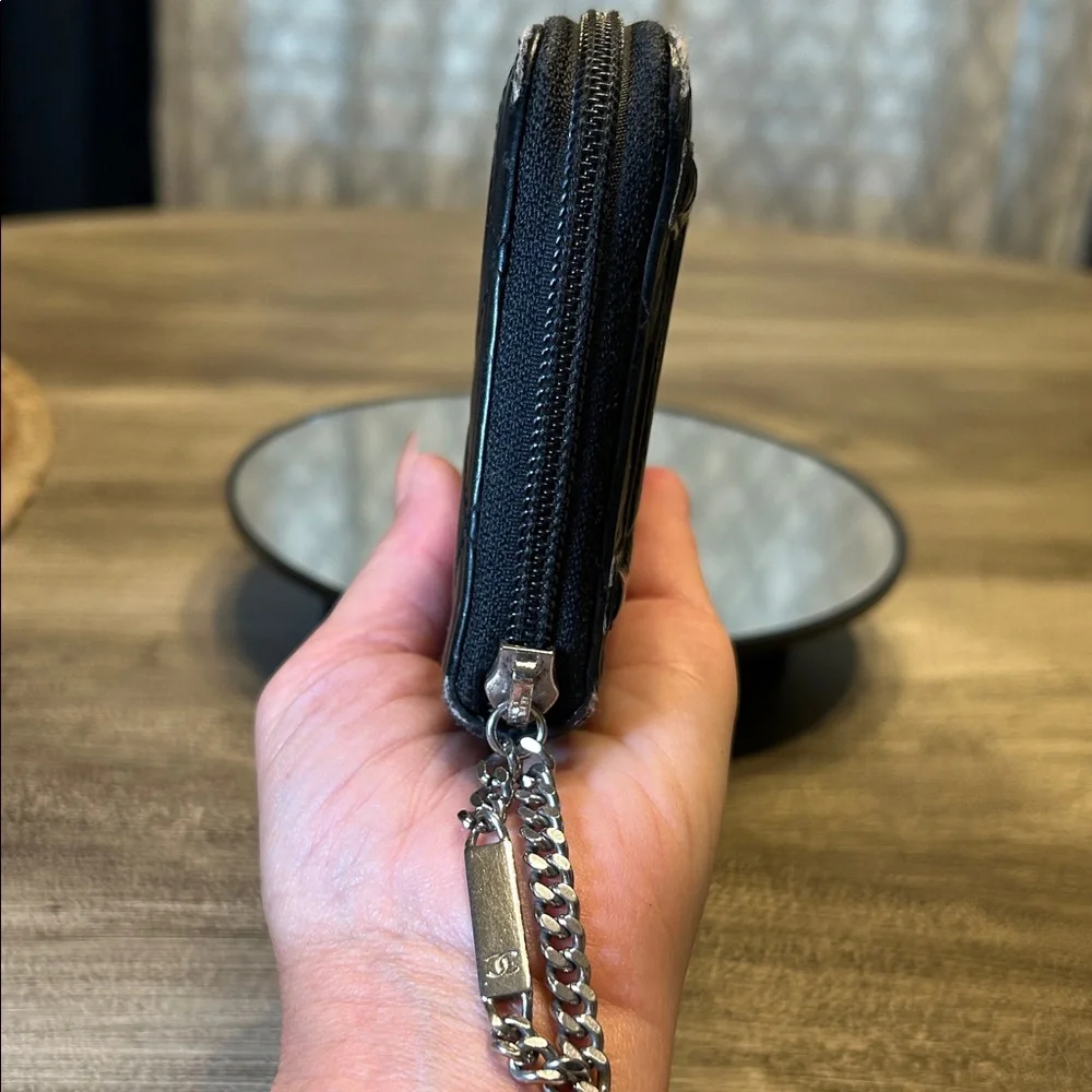 107. CHANEL Black Quilted Zipper Wallet-COA
